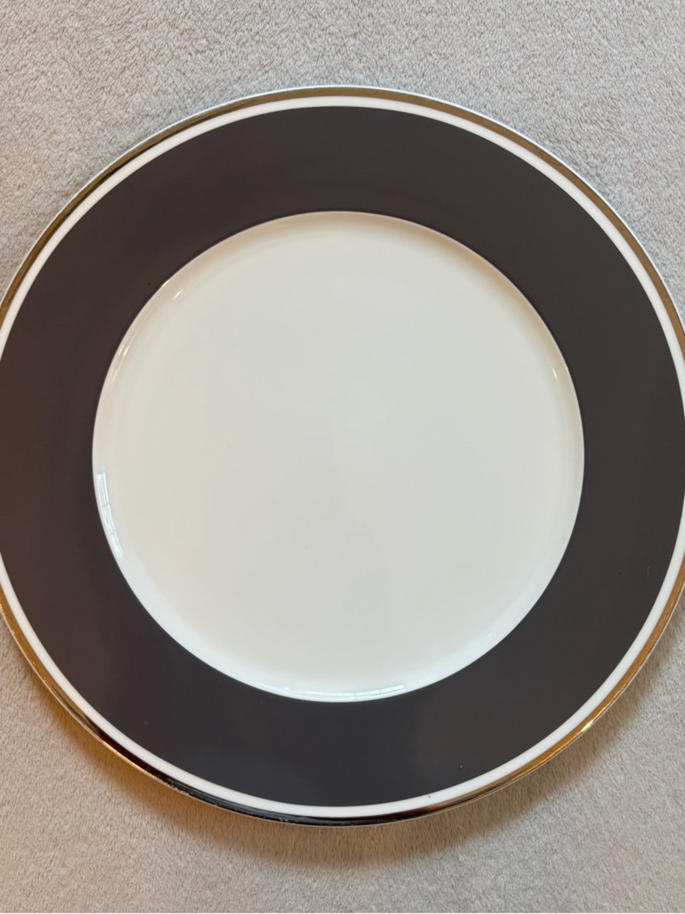 Villeroy & Boch Fine China White and Dark Gray Dinner Plate with Silver Trim